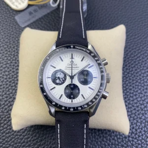 Omega Speedmaster Snoopy 310.32.42.50.02.001 with a white dial, front view