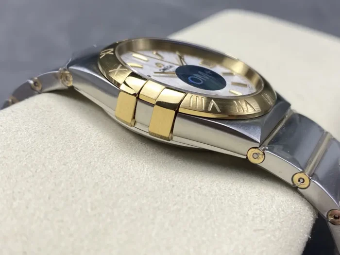 Complete front view showing dial and bezel ring
