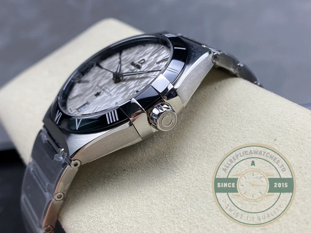 Bracelet links and deployment clasp mechanism