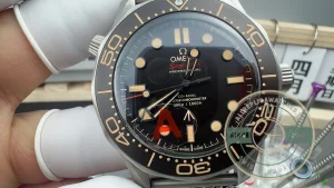 Complete front view showing dial and bezel ring