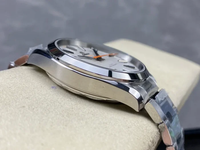 Complete front view showing dial and bezel ring