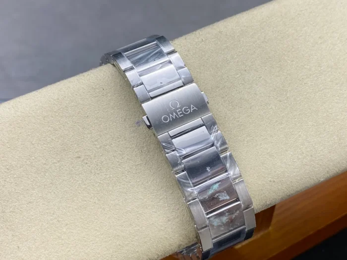 Bracelet links and deployment clasp mechanism
