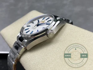 Complete front view showing dial and bezel ring