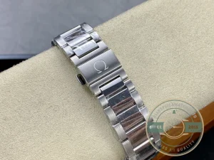 Seamaster 42mm case side profile with crown detail