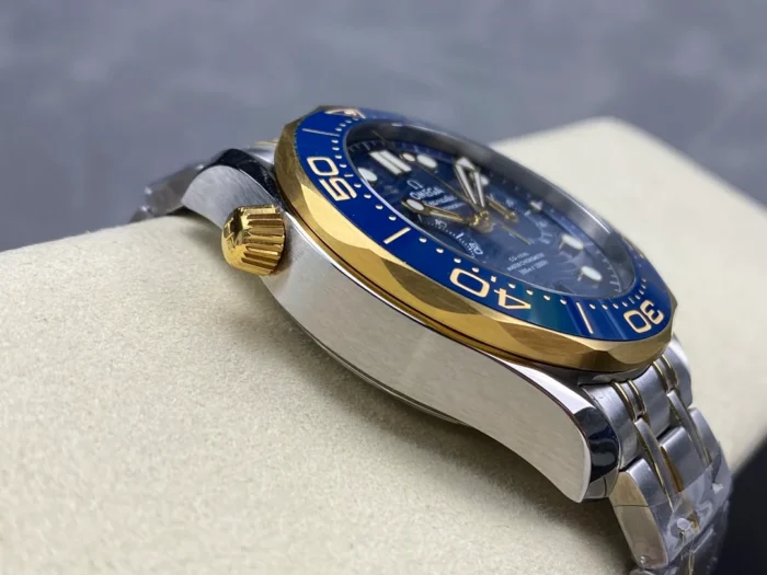Complete front view showing dial and bezel ring