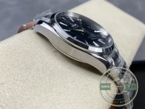 Dial macro showing blue applied hour indices