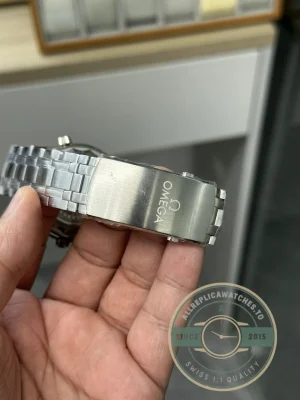 Seamaster case side profile with crown detail