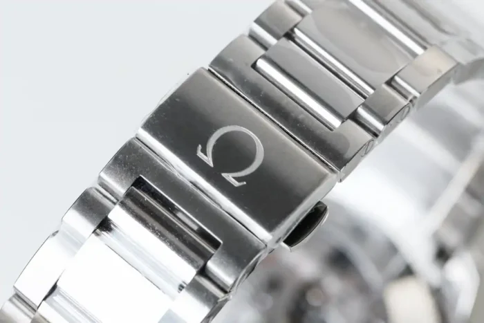 Seamaster case side profile with crown detail