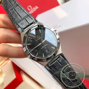 Constellation signature claws detail on bezel