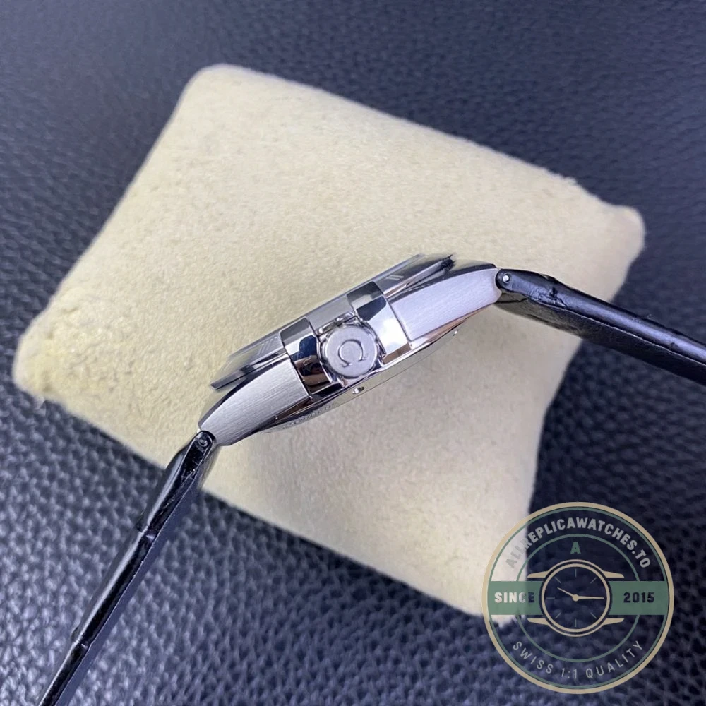 Bracelet links and deployment clasp mechanism