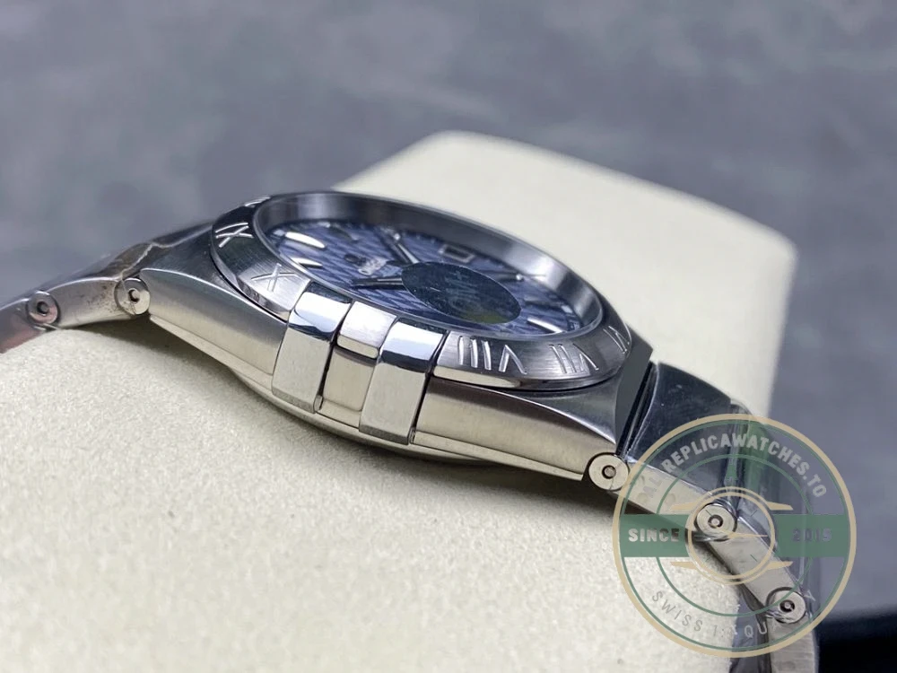 Steel bracelet strap detail with clasp