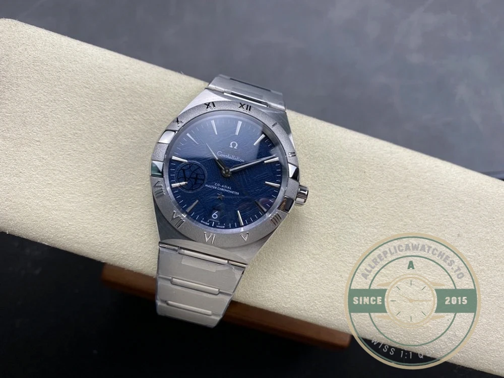 Dial macro showing blue applied hour indices