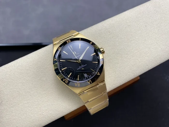 Constellation 41mm case side profile with crown detail