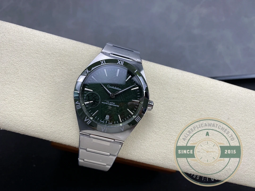 Constellation 41mm case side profile with crown detail