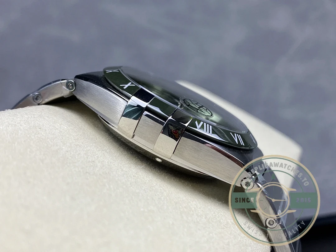 Bracelet links and deployment clasp mechanism