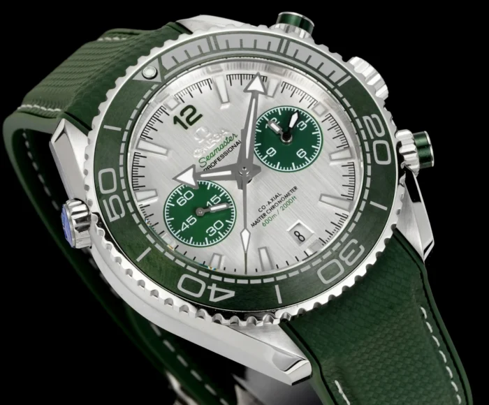 Seamaster 45.5mm case side profile with crown detail