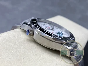 Complete front view showing dial and bezel ring