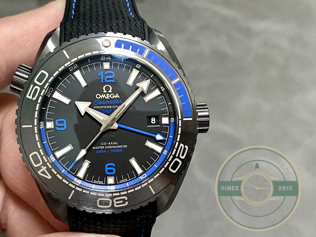 Complete front view showing dial and bezel ring