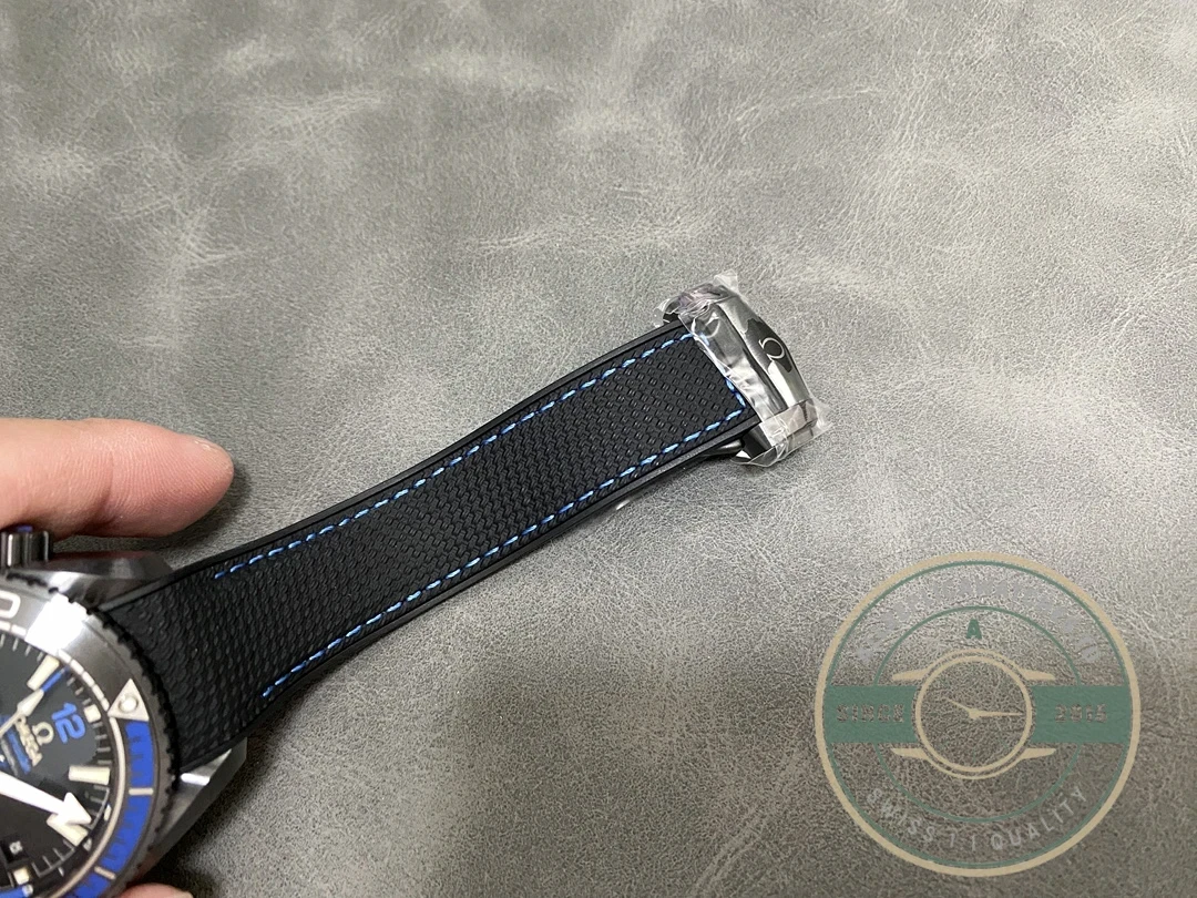 Seamaster 46mm case side profile with crown detail