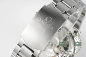 Superclone Omega Speedmaster Racing Master Chronometer 329.30.44.51.06.001 - Affordable Luxury Fake Timepiece