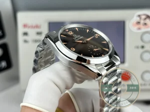 Dial macro showing brown applied hour indices